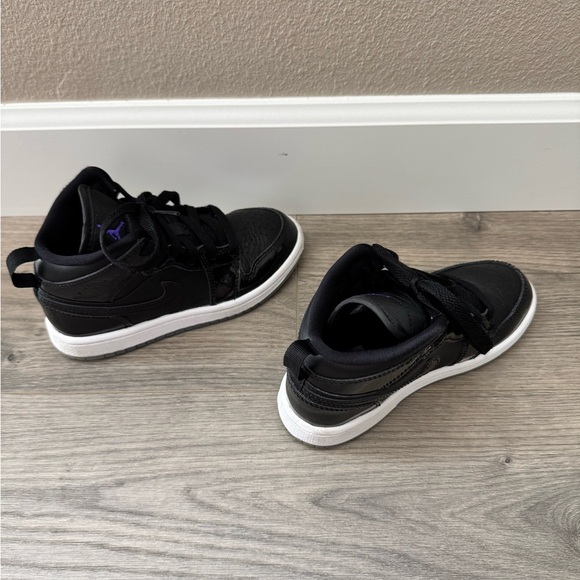 Nike Jordan 1 Mid SE - Picture 3 of 6